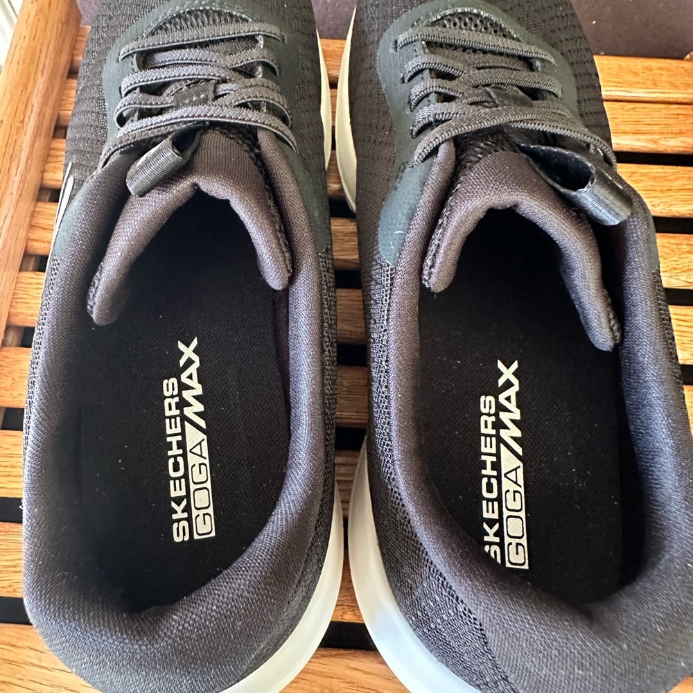 Skechers Black Sneakers with Breathable Knit and Sleek Silhouette - Picture 10 of 14